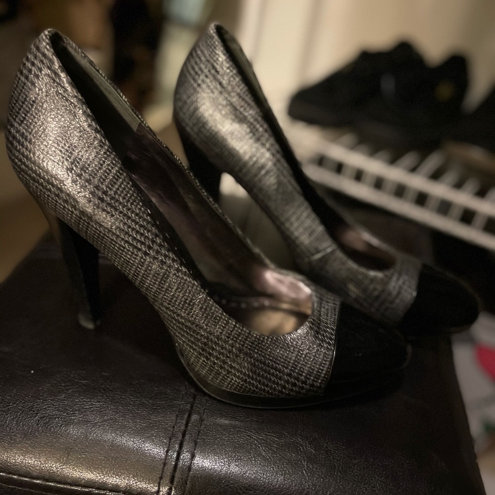 BCBG Black and Gray Patent Leather heel